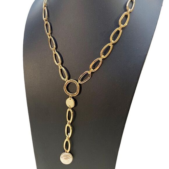 Elegant Gold Toned Lariat Necklace w/ drop down Pearl Pendant. - Picture 2 of 5